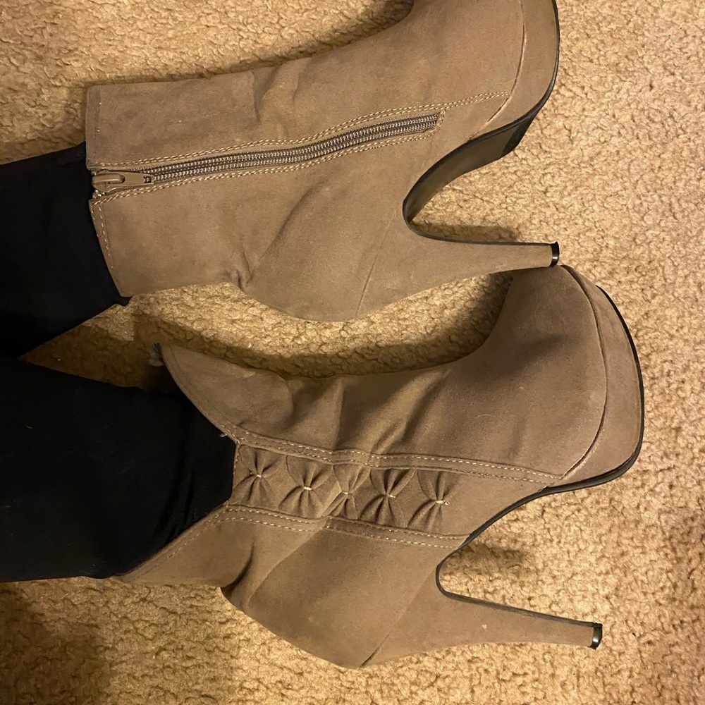 Taupe booties - Picture 3 of 10